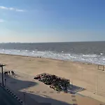 In With Sea Views Apartment *